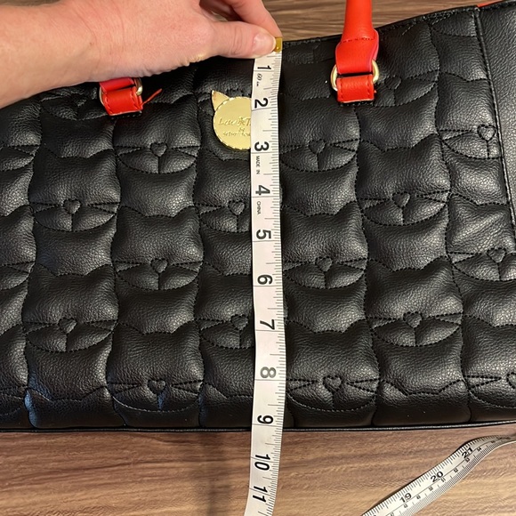 Betsy Johnson Kitty Cat quilted black & red vegan leather crossbody purse - Picture 14 of 16